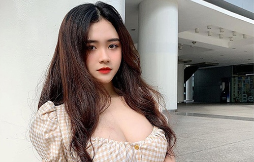 Hot girl có gương mặt baby nhưng "gây sốt" với vòng một gần 1m